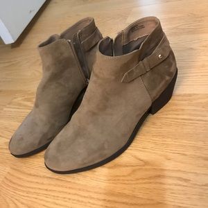 Suede tan bootie